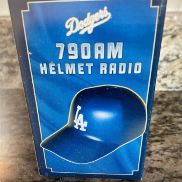 Los Angeles Dodgers 790 AM Helmet Radio & Lanyard - Picture 1 of 3